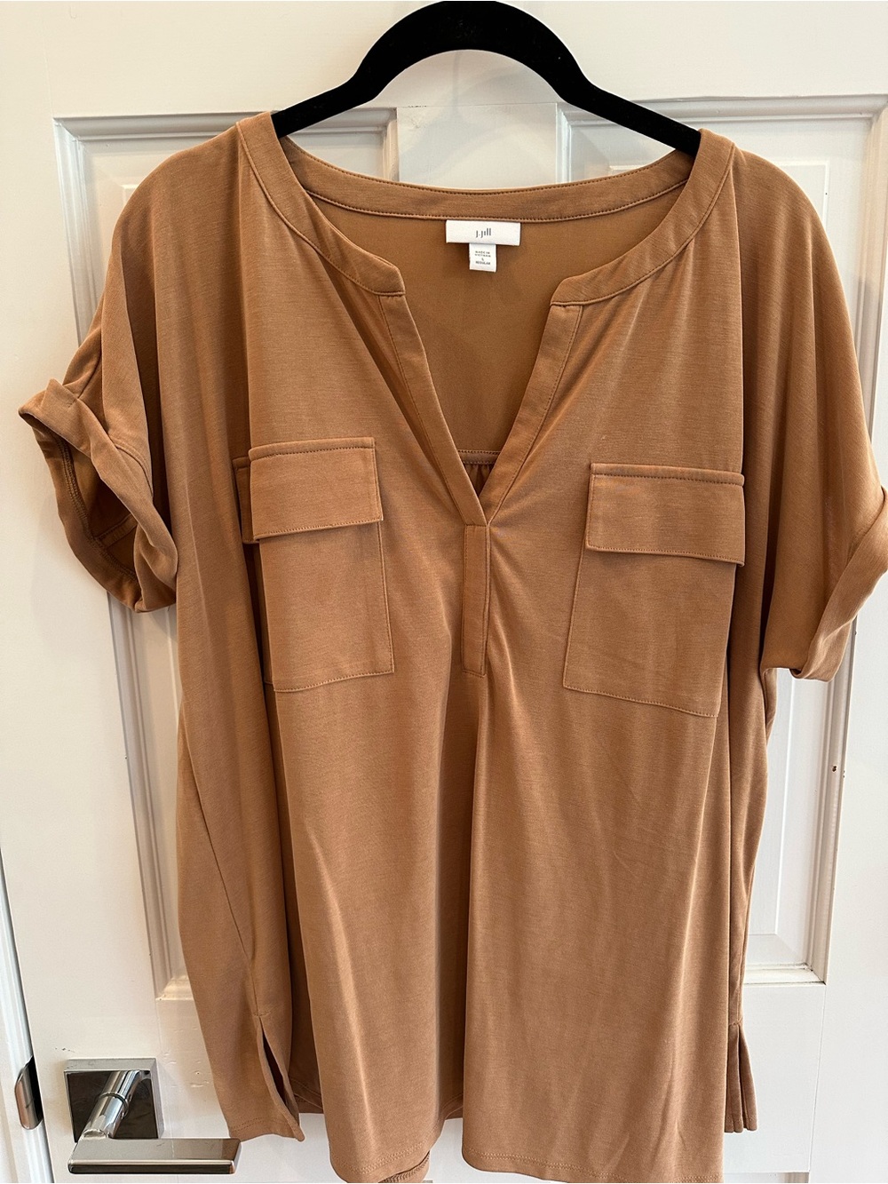 Soft J. Jill Camel/Tan V-Neck Camp Shirt with Flap Pockets